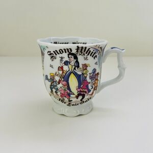 CARDEW DESIGN 2012 Scalloped Rim Snow White Footed Tea Coffee Mug Cup